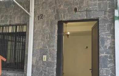 Imagem: A casa possui 4 Dormitórios, 3 Banheiros, 2 Vagas na garagem