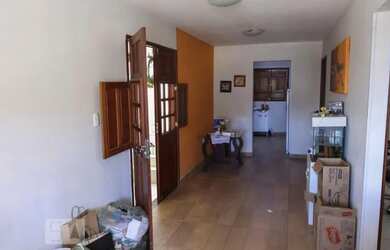 Imagem: A casa possui 2 Dormitórios, 2 Banheiros, 1 Vaga na garagem