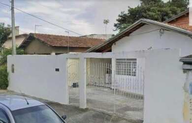 Imagem: A casa possui 3 Dormitórios, 1 Banheiro, 4 Vagas na garagem