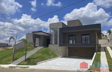 Imagem: A casa em condomínio possui 4 Dormitórios, 5 Banheiros, 3