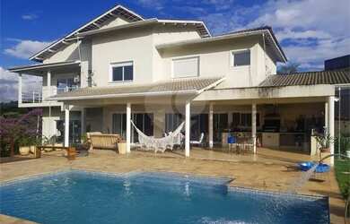 Imagem: A casa em condomínio possui 4 Dormitórios, 5 Banheiros, 5