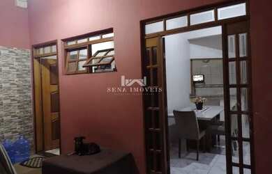 Imagem: A casa possui 4 Dormitórios, 1 Banheiro, 1 Vaga na garagem