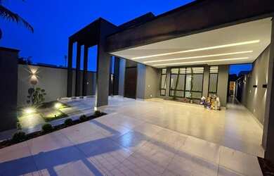 Imagem: A casa em condomínio possui 4 Dormitórios, 5 Banheiros, 4