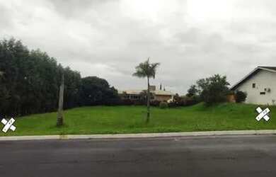 Imagem: O terreno à venda possui e está localizado em Parque Village