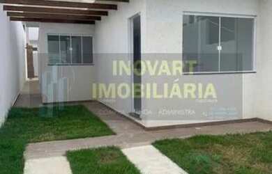 Imagem: A casa possui 3 Dormitórios, 2 Banheiros, 1 Vaga na garagem