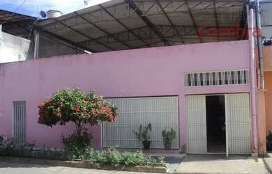 Imagem: A casa possui 4 Dormitórios, 3 Banheiros, 1 Vaga na garagem