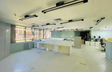 Imagem: O depósito possui 5 Vagas na garagem, 340m² de Área e Imóvel