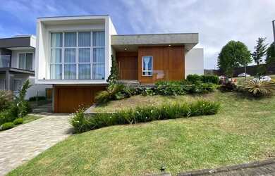 Imagem: A casa em condomínio possui 3 Dormitórios, 3 Banheiros, 5