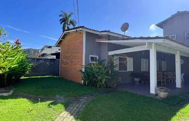 Imagem: A casa possui 5 Dormitórios, 5 Banheiros, 5 Vagas na garagem