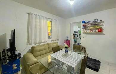 Imagem: A casa possui 2 Dormitórios, 1 Banheiro, 2 Vagas na garagem