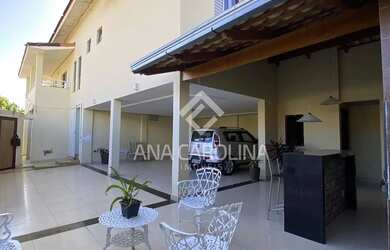 Imagem: A casa possui 3 Dormitórios, 2 Banheiros, 2 Vagas na garagem