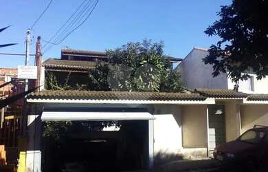 Imagem: A casa possui 5 Dormitórios, 5 Banheiros, 3 Vagas na garagem
