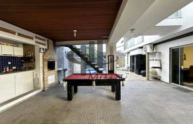 Imagem: A casa possui 5 Dormitórios, 5 Banheiros, 5 Vagas na garagem