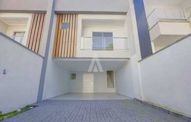 Imagem: A casa possui 3 Dormitórios, 2 Banheiros, 3 Vagas na garagem