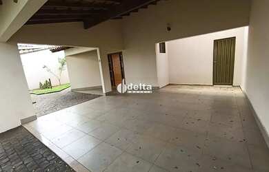 Imagem 5: Casa disponível para locação ou venda no bairro Jardim Karaíba em...