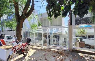 Imagem: O depósito possui 5 Vagas na garagem, 467m² de Área e está