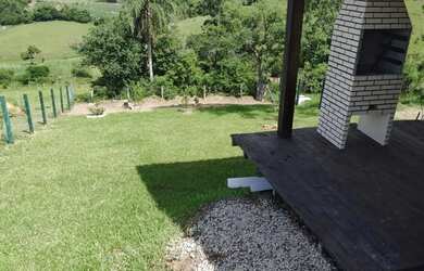 Imagem 3: Casa Imarui com amplo terreno é vista pra lagoa