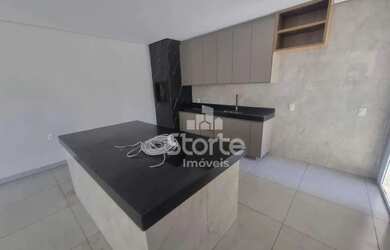 Imagem: A casa em condomínio possui 4 Dormitórios, 3 Banheiros, 2