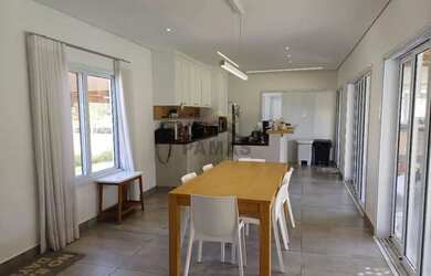 Imagem 4: Aconchegante, integrada, casa térrea e grande terreno gramado no Condomínio...