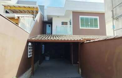 Imagem: A casa possui 2 Dormitórios, 3 Banheiros, 2 Vagas na garagem