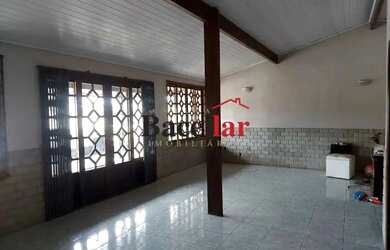 Imagem: A casa possui 5 Dormitórios, 5 Banheiros, 2 Vagas na garagem