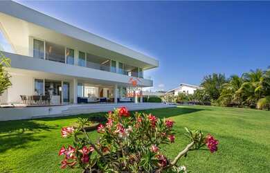 Imagem 3: Mansão para aluguel temporada de frente pro mar em Guarajuba