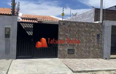 Imagem: A casa possui 2 Dormitórios, 1 Banheiro, 1 Vaga na garagem