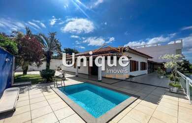 Imagem: A casa possui 5 Dormitórios, 5 Banheiros, 4 Vagas na garagem