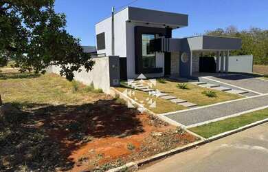 Imagem: A casa em condomínio possui 4 Dormitórios, 5 Banheiros, 2