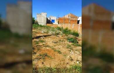 Imagem: O terreno possui 250m² de Área e está localizado em Parque