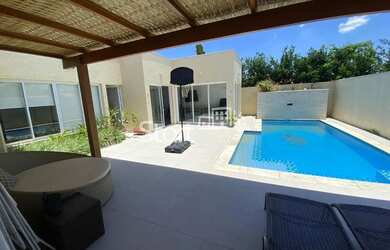 Imagem: A casa em condomínio possui 4 Dormitórios, 5 Banheiros, 4