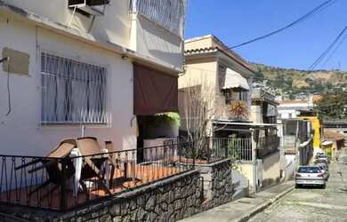 Imagem: A casa possui 3 Dormitórios, 3 Banheiros, 1 Vaga na garagem