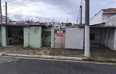 Imagem: A casa possui 4 Dormitórios, 2 Banheiros, 2 Vagas na garagem