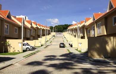 Imagem: A casa em condomínio possui 3 Dormitórios, 3 Banheiros, 94m²