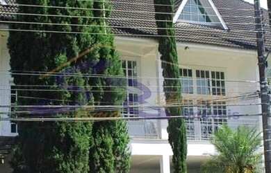 Imagem: A casa em condomínio possui 5 Dormitórios, 4 Banheiros, 5