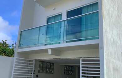 Imagem: A casa possui 5 Dormitórios, 3 Banheiros, 2 Vagas na garagem