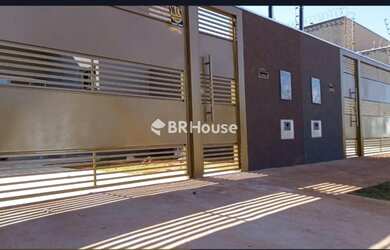 Imagem: A casa em condomínio possui 3 Dormitórios, 2 Banheiros, 2