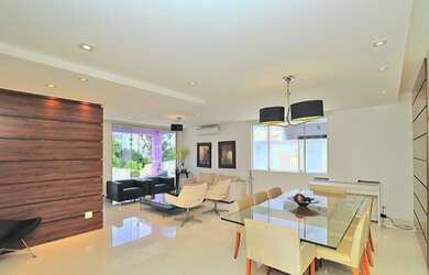 Imagem: A casa em condomínio possui 5 Dormitórios, 5 Banheiros, 2