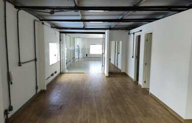 Imagem: O depósito possui 100m² de Área e está localizado em Brotas