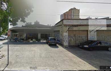 Imagem: O depósito possui 5 Vagas na garagem, 552m² de Área e está