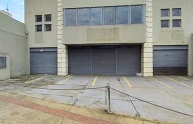 Imagem: O depósito possui 1 Vaga na garagem, 1.000m² de Área e está