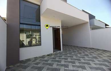 Imagem: A casa possui 3 Dormitórios, 2 Banheiros, 3 Vagas na garagem