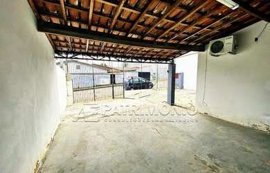 Imagem: A casa possui 3 Dormitórios, 3 Banheiros, 192m² de Área e