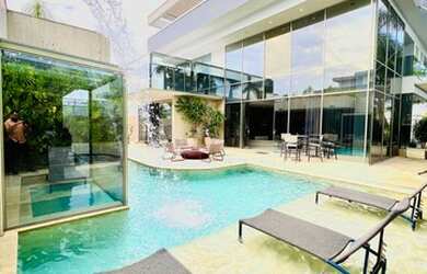 Imagem: A casa em condomínio possui 5 Dormitórios, 5 Banheiros, 5