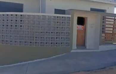 Imagem: A casa possui 4 Dormitórios, 4 Banheiros, 2 Vagas na garagem