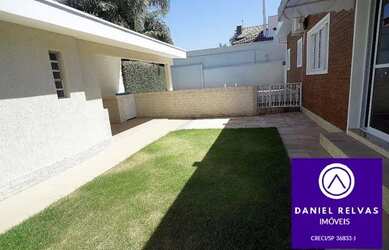 Imagem: A casa possui 3 Dormitórios, 5 Banheiros, 240m² de Área e