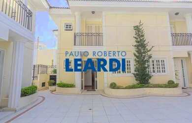 Imagem: A casa em condomínio possui 4 Dormitórios, 4 Banheiros, 4