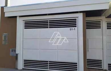 Imagem: A casa à venda possui 2 Dormitórios, 1 Banheiro, 2 Vagas na