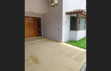 Imagem: A casa possui 3 Dormitórios, 3 Banheiros, 2 Vagas na garagem