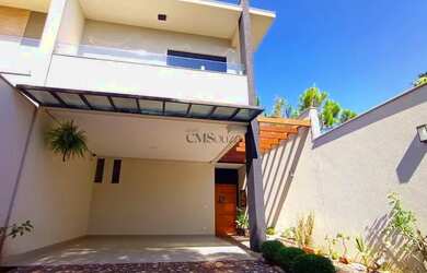 Imagem: A casa possui 3 Dormitórios, 4 Banheiros, 2 Vagas na garagem